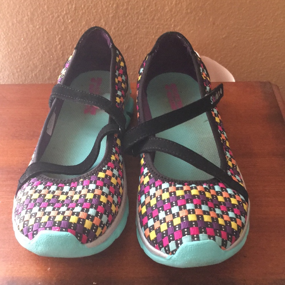 Girls sketchers